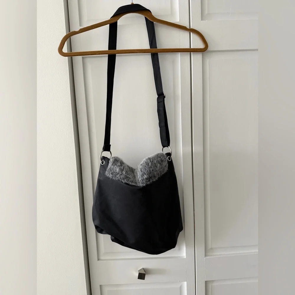 Vintage Faux Leather & Faux Fur Hobo Bag Black Crossbody Slouchy Y2K - Picture 6 of 10